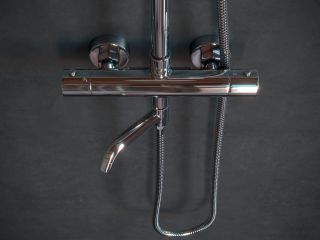 Душевая стойка Laguraty Thermostat 17050 с изливом и термостатом хром